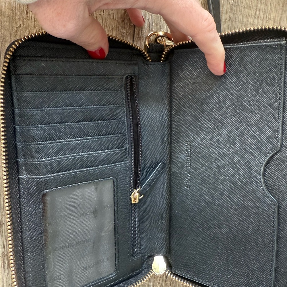 Michael Kors Black Shoulder Bag with Wallet - Picture 9 of 9